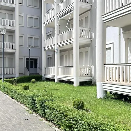 Frida's Luxury Family Complex Velipojë